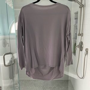 Lululemon back-in-action shirt, gray lilac, sz 6